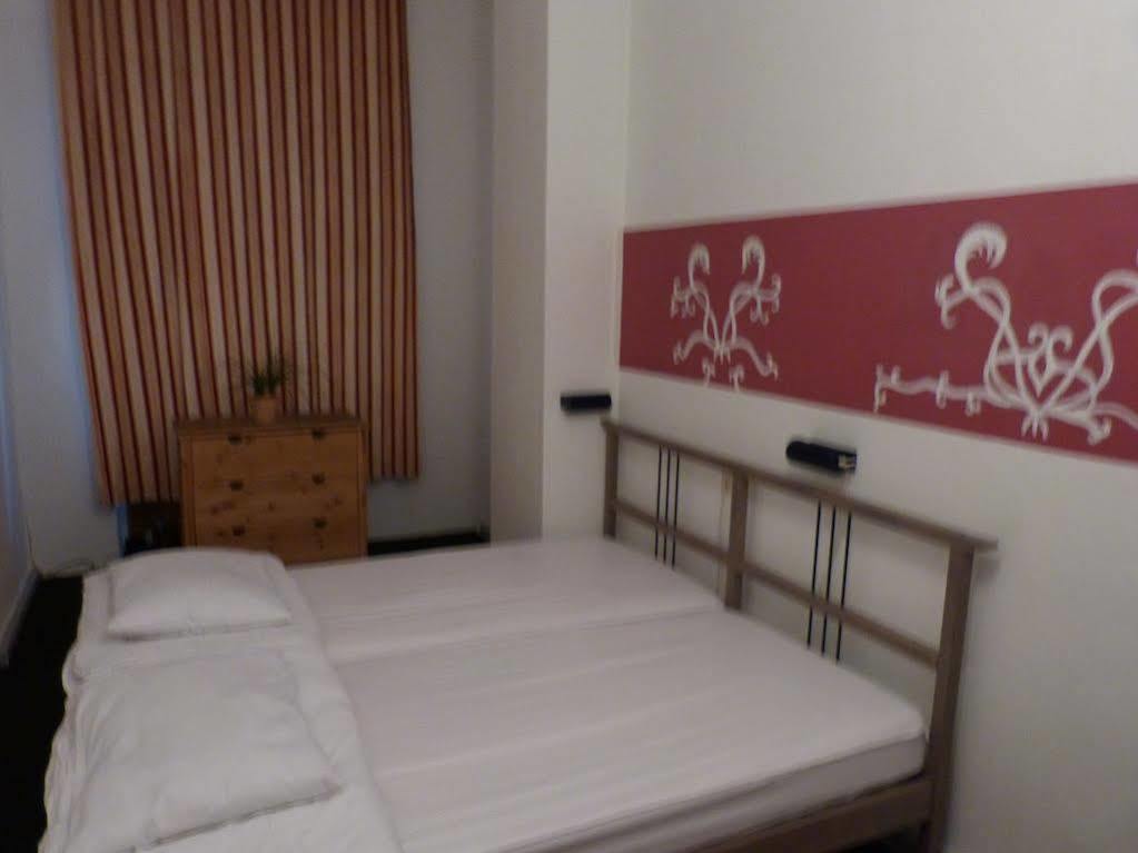 Corner Hostel Berlin Prenzlauer Berg Екстериор снимка