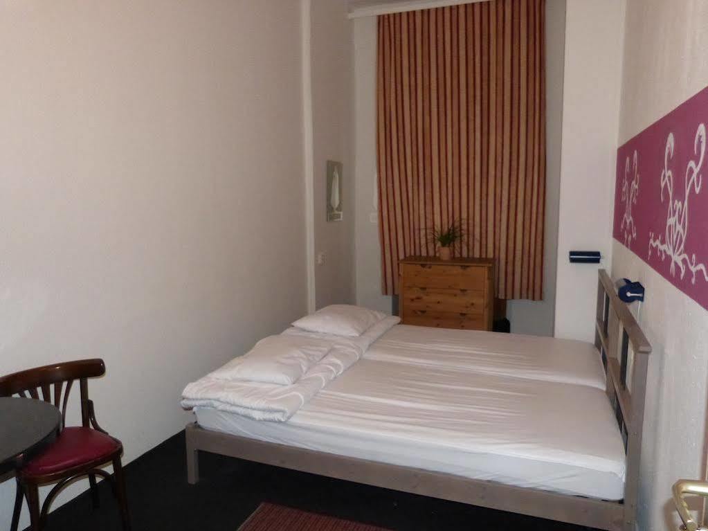 Corner Hostel Berlin Prenzlauer Berg Екстериор снимка